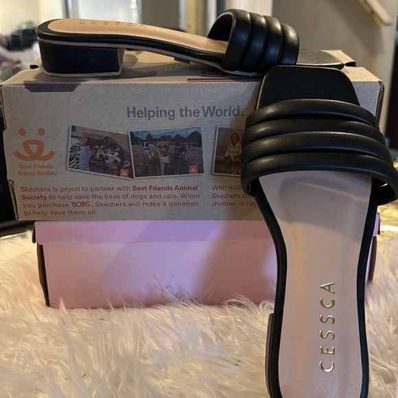 BLACK LOW HEEL SLIPPERS SIZE 6 NEW NEVER WORN - Picture 2 of 3